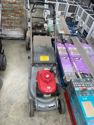 Lot 2676 - Honda GRB476C self propelled petrol lawnmower...