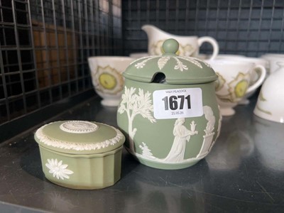 Lot 1671 - 2 pieces of Wedgwood Jasper ware