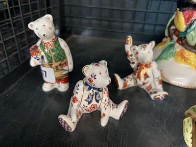 Lot 1677 - 3 pieces of Royal Crown Derby, each in the...