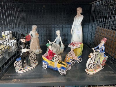Lot 1679 - Spanish porcelain figurines and 4 Italian...