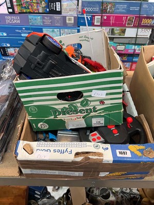 Lot 1697 - 2 trays of various remote control toys