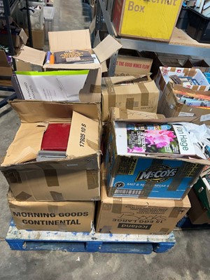 Lot 1713 - Pallet of books