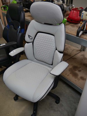 Lot 2900 - DPS grey leatherette office armchair on 5 star...