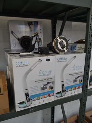 Lot 2909 - 9 boxed and 2 unboxed wireless charging LED...