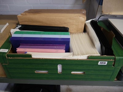 Lot 2915 - Green crate containing various bubble lined...