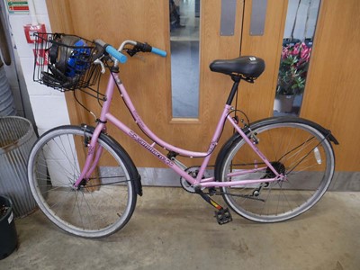 Lot 2979 - Ladies Ammaco town bike in pink with basket to...