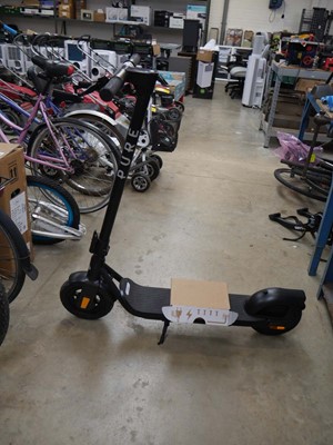 Lot 2983 - Pure 2 wheel electric scooter with charger