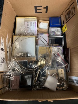 Lot 1720 - Box containing various brooches, costume...