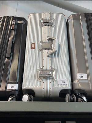 Lot 1752 - Swiss Military wheel suitcase in silver