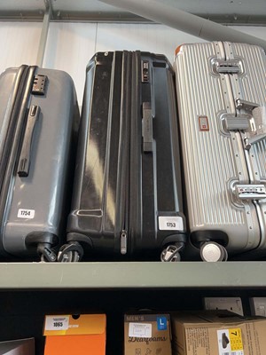 Lot 1753 - Samsonite wheeled suitcase set in black
