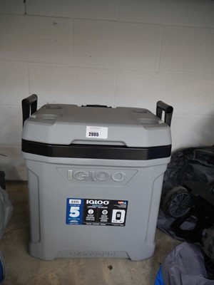 Lot 2995 - Igloo 58L 2 wheel cool box in grey and black