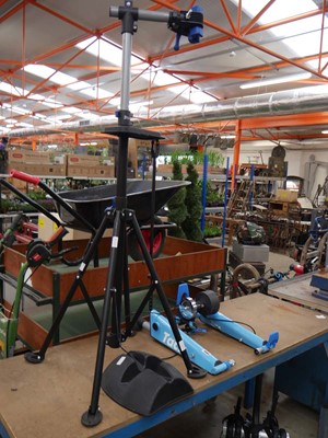 Lot 3006 - Crivit pop-up bike repair stand with Tacx bike...