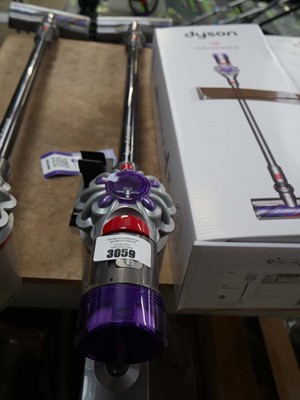 Lot 3059 - Dyson V8 Advanced cordless stick vacuum...