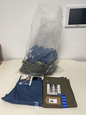 Lot 1746 - Approx. 15 pairs of men's straight fit...