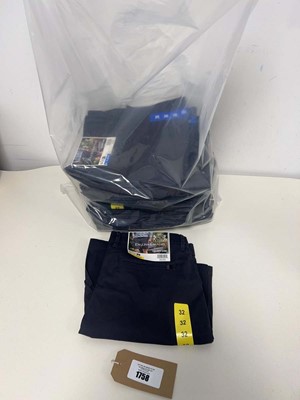 Lot 1758 - Approx. 20 pairs of men's flat front shorts by...