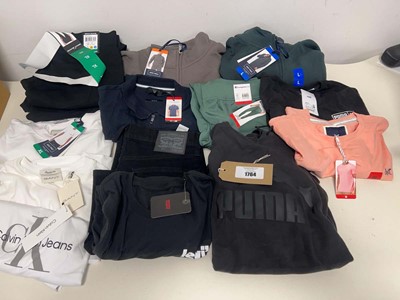Lot 1764 - Approx. 15 items of branded clothing to...