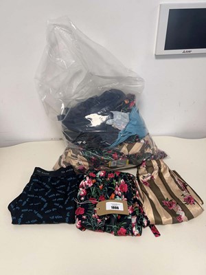 Lot 1806 - Approx. 25 items of men's and women's...
