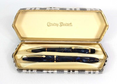 Lot 102 - A cased pair of Conway Stewart pens, the...