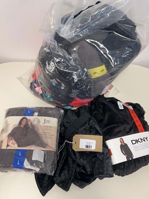 Lot 1821 - Mixed lot of ladies loungewear/pyjamas to...