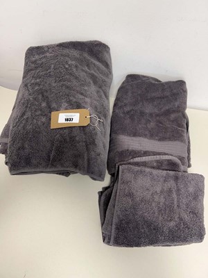Lot 1837 - Approx. 4 bath & 2 hand towels by Granduer