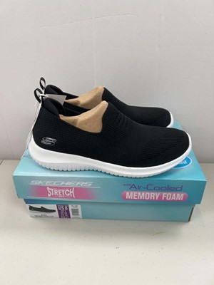 Lot 1842 - Boxed pair of Skechers ultra flex stretch...