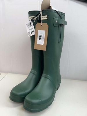 Lot 1857 - Hunter cascade side wellies in green size UK 12