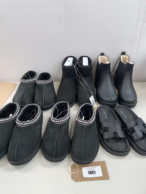 Lot 1861 - Selection of adults shoes/slippers to include...