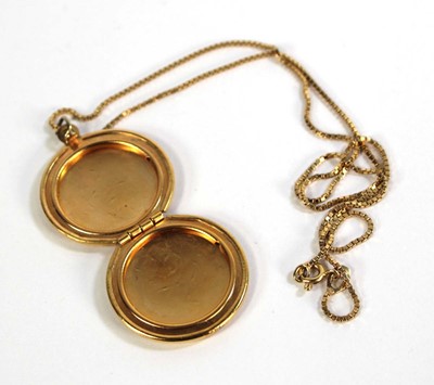 Lot 785 - An 18ct yellow gold boxlink necklace...