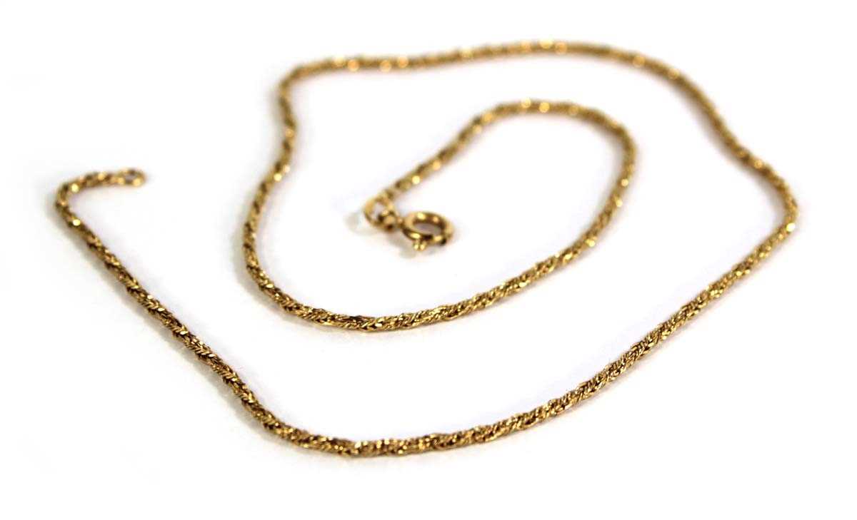 Lot 787 - An 18ct yellow gold ropetwist necklace, l. 40...
