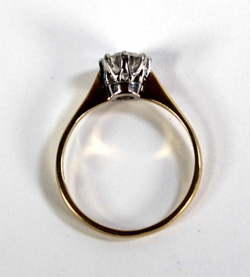 Lot 791 - An 18ct yellow gold ring set brilliant cut...