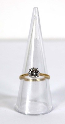 Lot 791 - An 18ct yellow gold ring set brilliant cut...