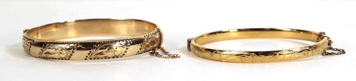 Lot 793 - A 9ct yellow gold hinged bracelet with scroll...