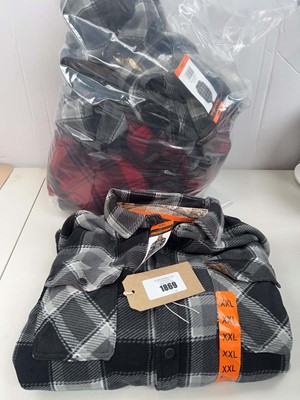 Lot 1869 - Approx. 5 mens Real Tree fleece lined shirt...
