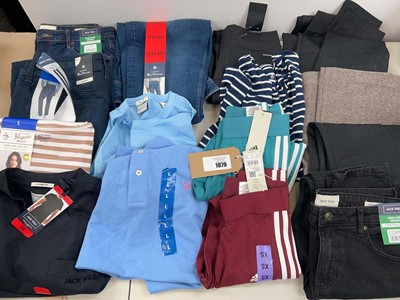 Lot 1879 - Approx. 16 branded items of clothing to...