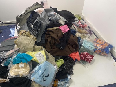 Lot 1701 - Pallet box (not included) containing mixed...