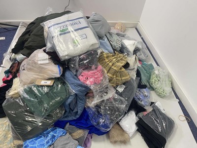 Lot 1706 - Pallet box (not included) containing mixed...