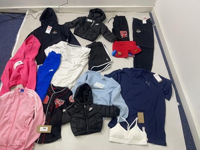 Lot 1726 - Children's sportswear