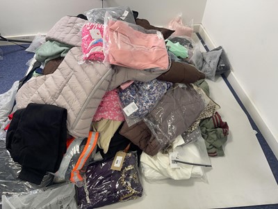 Lot 1729 - Pallet box (not included) containing mixed...
