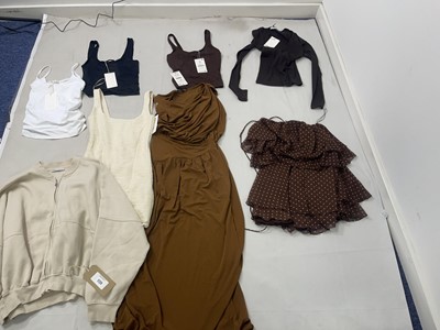 Lot 1739 - Zara & Sister Companies clothing