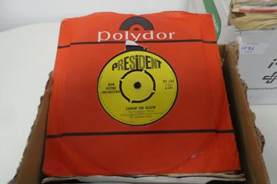 Lot 1086 - 2 small boxes containing approx. 140 7"...