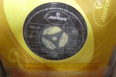 Lot 1089 - 2 boxes of 7" singles incl. 3, Dannii Minogue,...