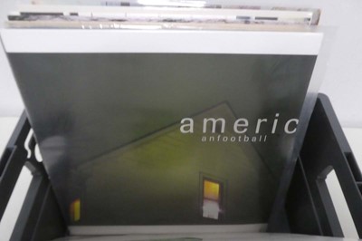 Lot 1092 - Box containing 7" singles and vinyl albums...