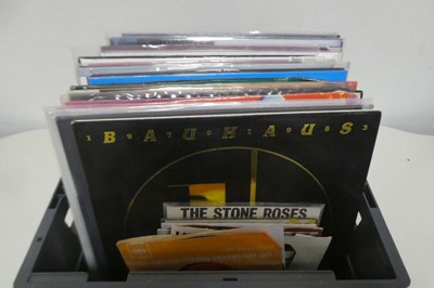 Lot 1098 - Box containing 7" singles and vinyl albums...