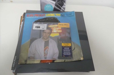 Lot 1100 - Small collection of vinyl albums, 7" singles...
