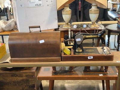 Lot 1162 - Cased Singer sewing machine, serial no. YI004022