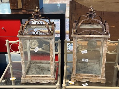 Lot 1173 - 2 decorative lamps
