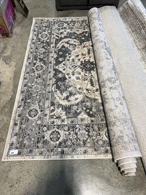 Lot 1194 - Large grey patterned rug