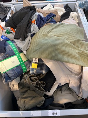 Lot 1999 - Pallet box (not included) containing mixed...