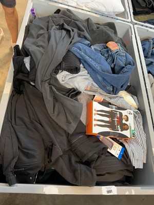 Lot 1991 - Pallet box (not included) containing mixed...