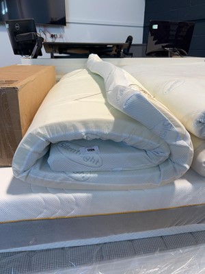 Lot 1209 - Silent Night mattress topper